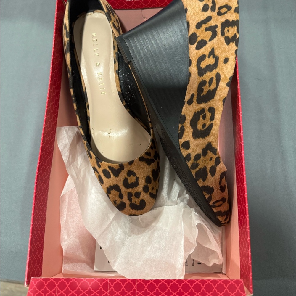Kelly & Katie Leopard Wedge Shoes EUC 6.5